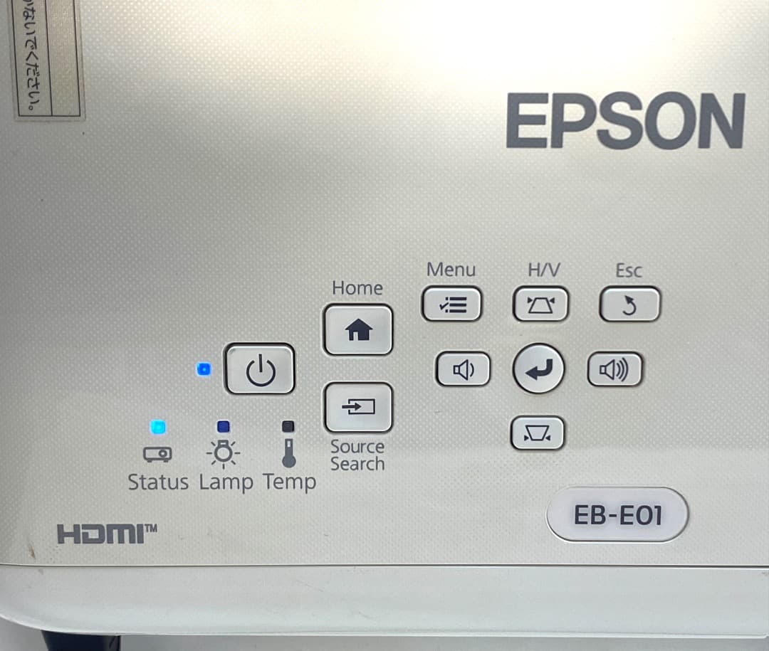 み*い様 EPSON エプソン EB-E01 プロジェクター 本体 ランプ点灯時