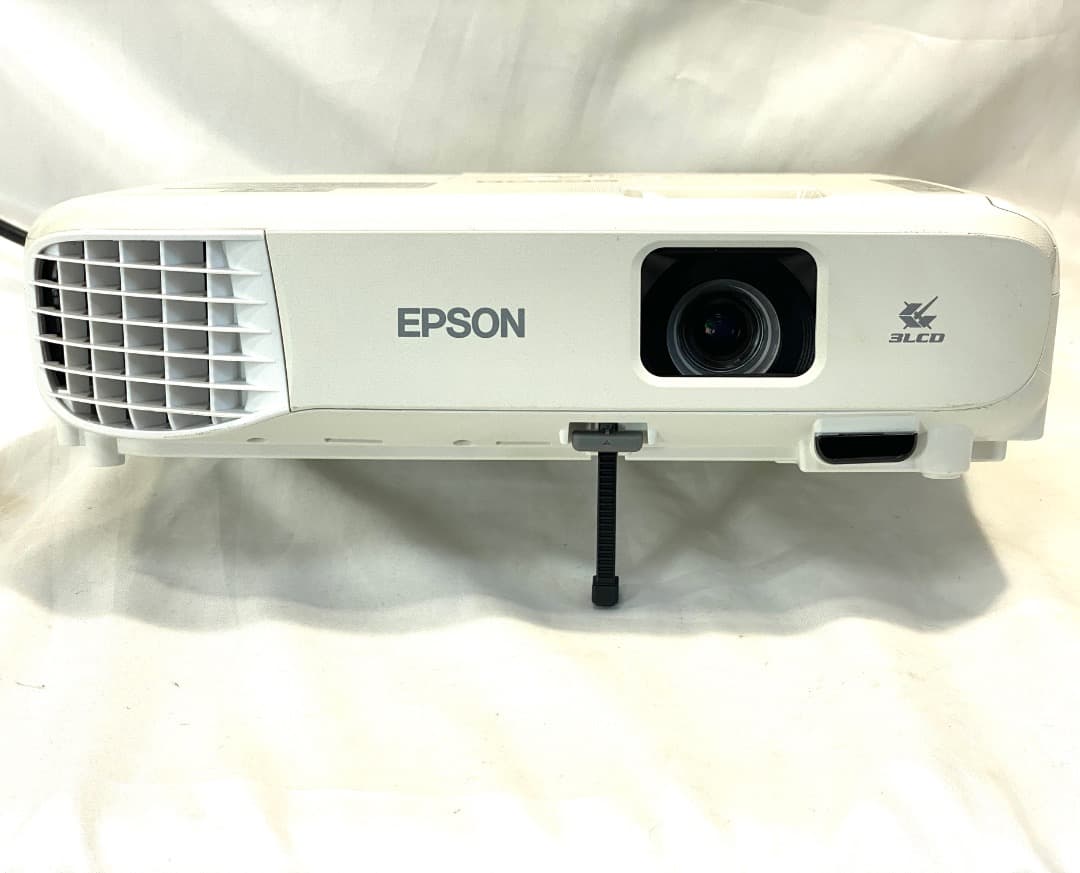 み*い様 EPSON エプソン EB-E01 プロジェクター 本体 ランプ点灯時