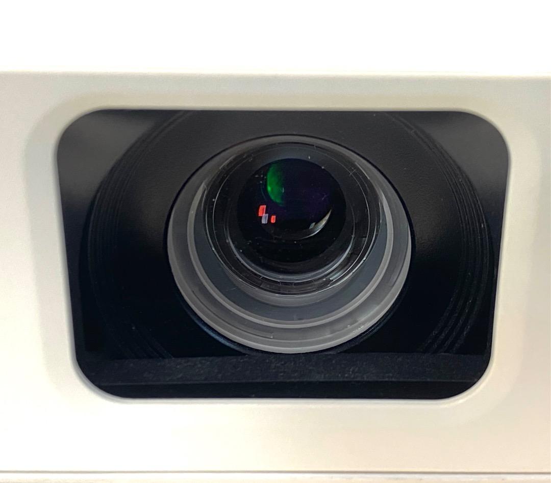 み*い様 EPSON エプソン EB-E01 プロジェクター 本体 ランプ点灯時