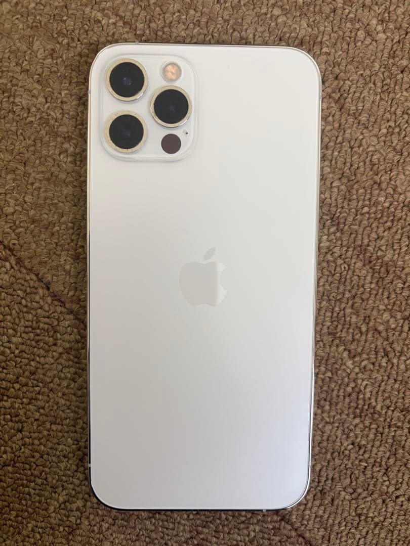 iPhone 12 proシルバー