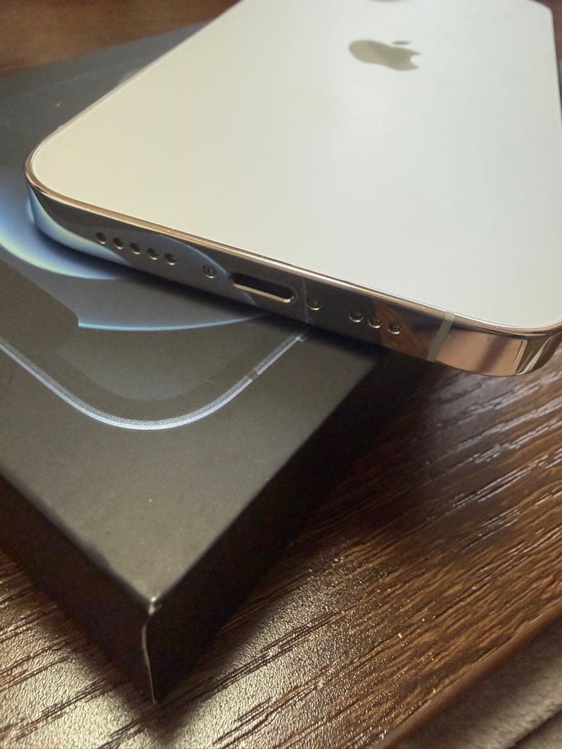 iPhone 12 proシルバー