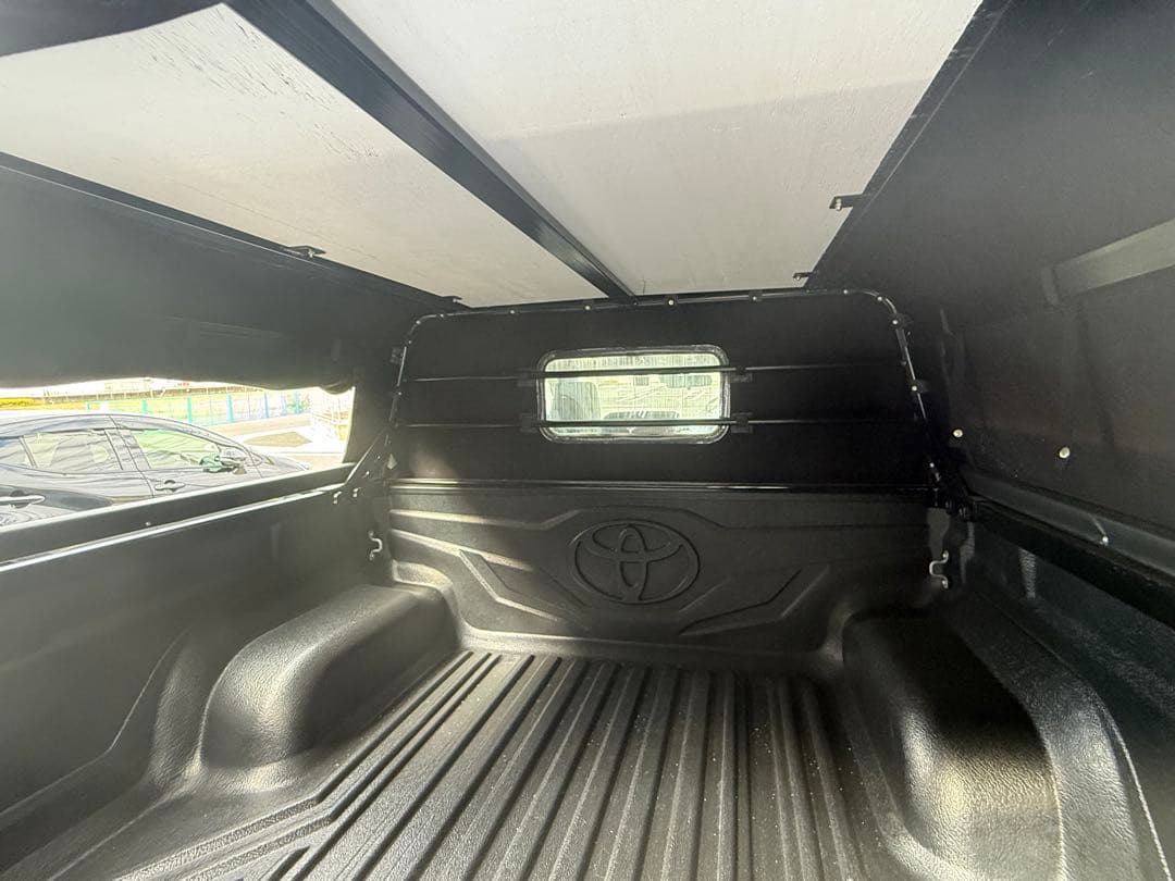 井上出品　ハイラックス　幌　キャノピー　GUN125