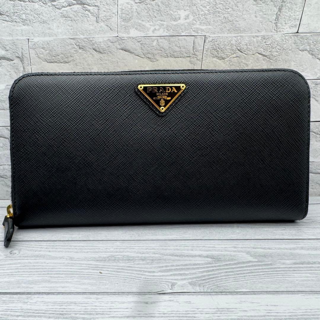 【未使用級】プラダ 長財布 サフィアーノトライアングル ラウンドジップ　ブラック
