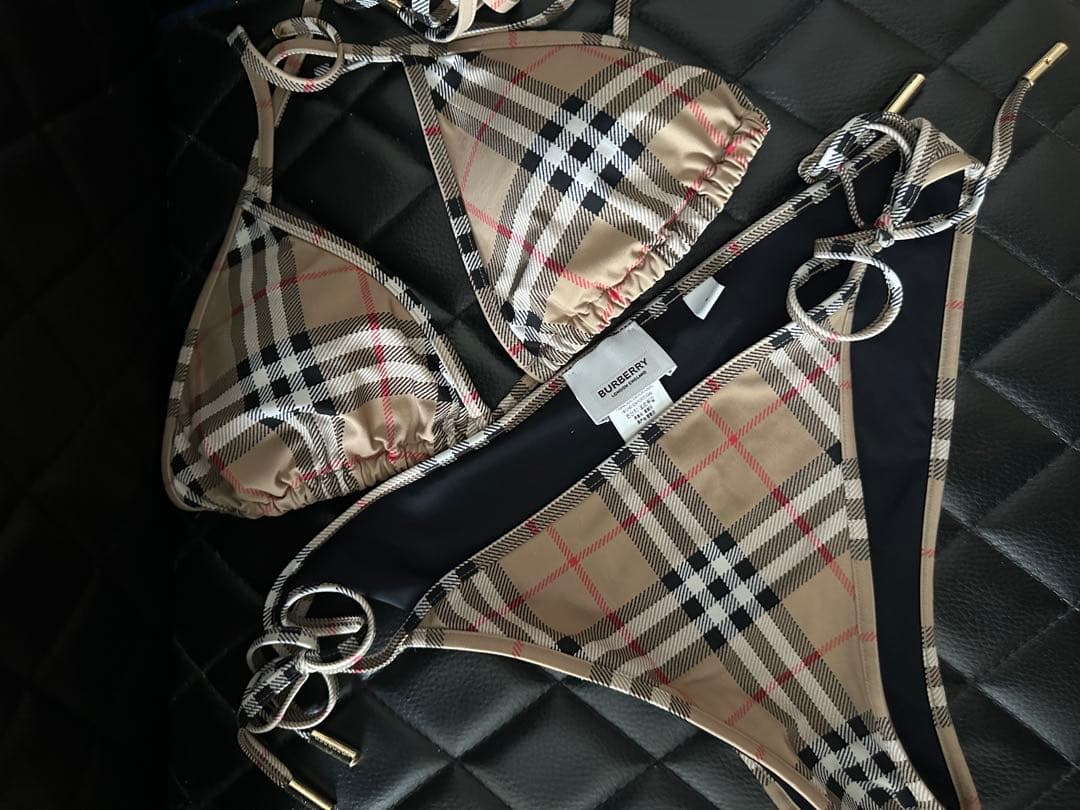 Burberry 水着　ビキニ