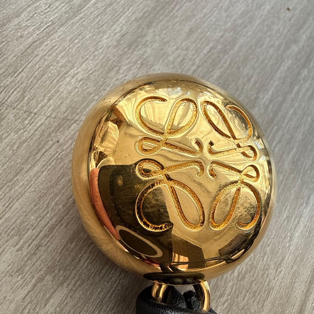 LOEWE 丸型ミラーアナグラムチャーム