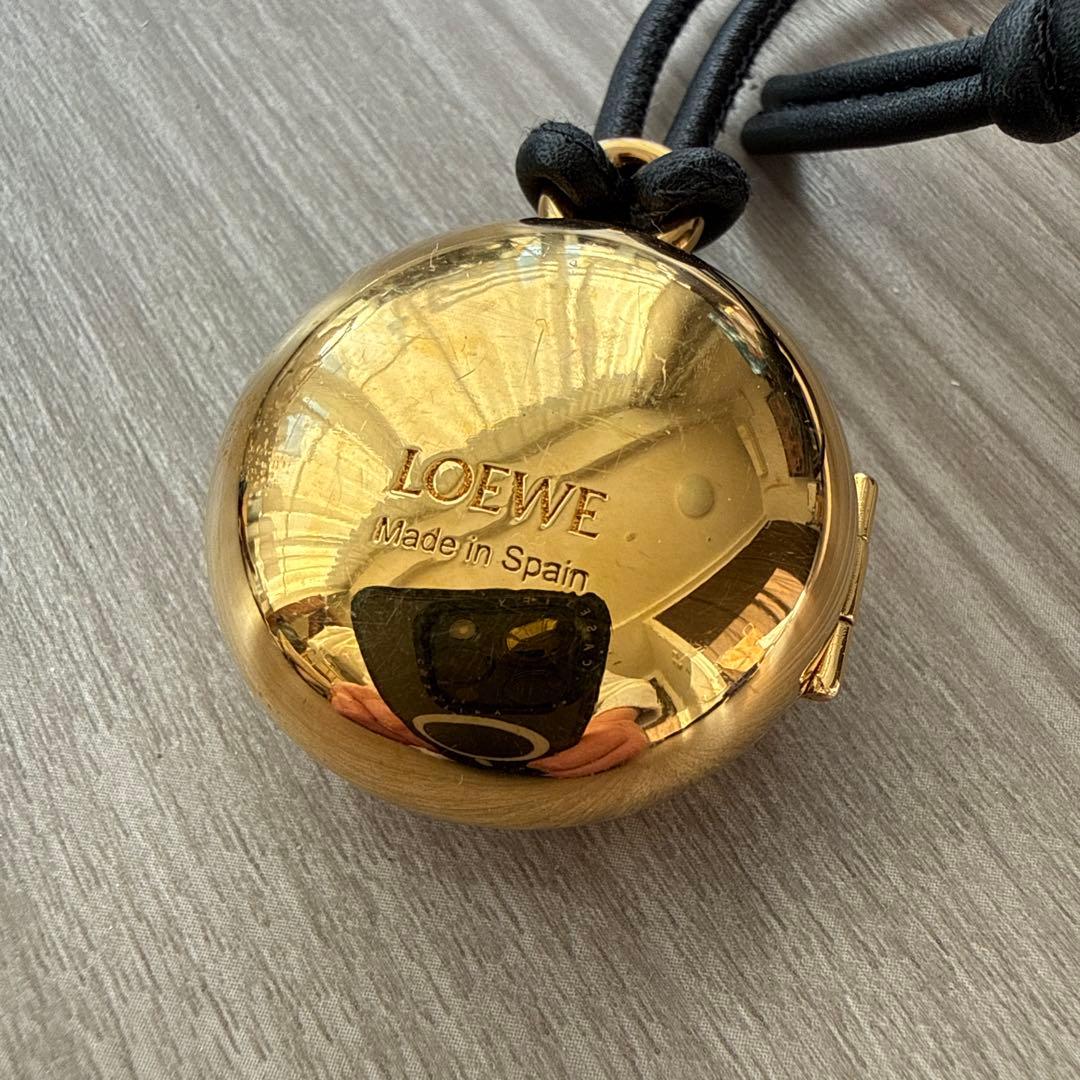 LOEWE 丸型ミラーアナグラムチャーム