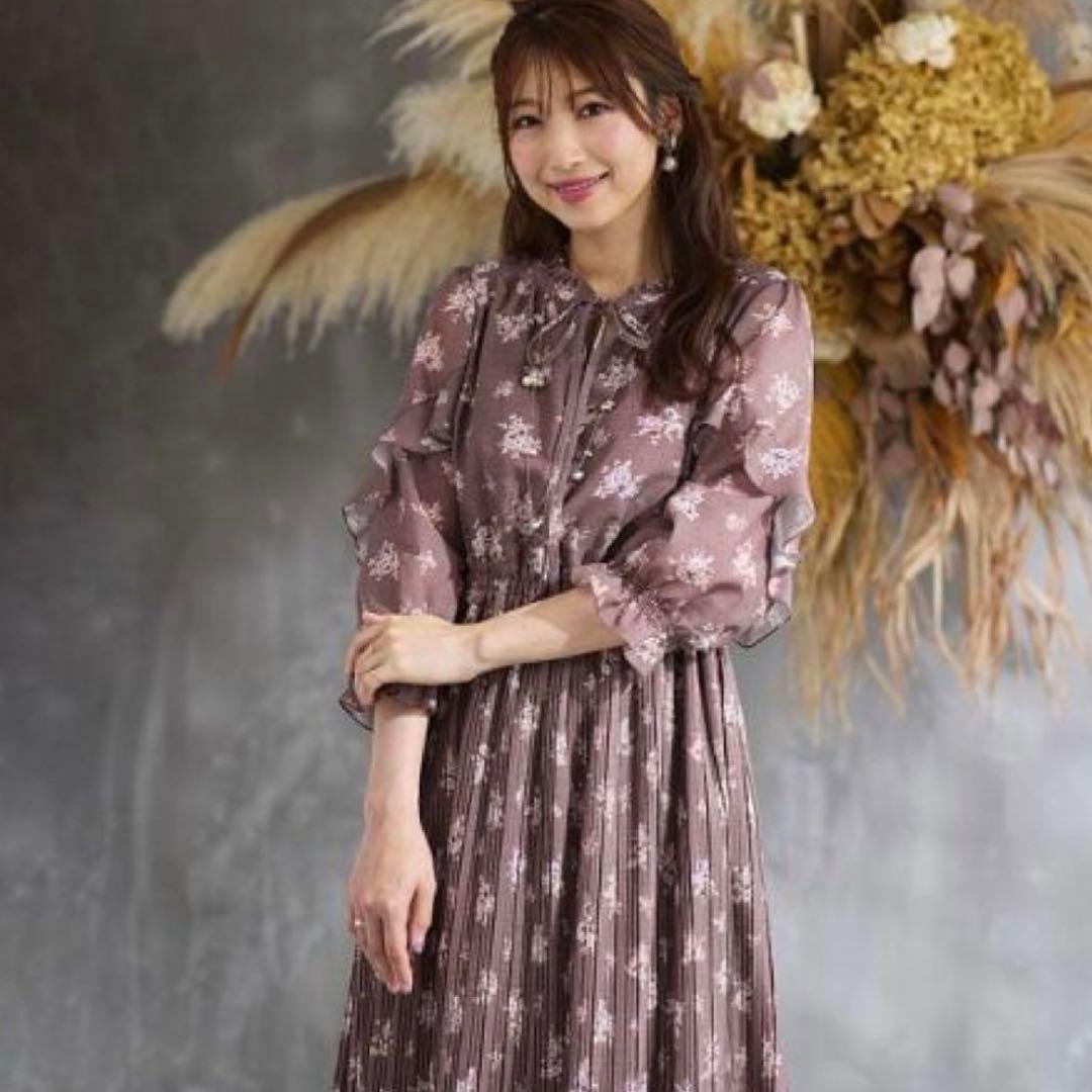 ローズティアラ　花柄　プリーツ　ワンピース　大きいサイズ　46（15〜17号