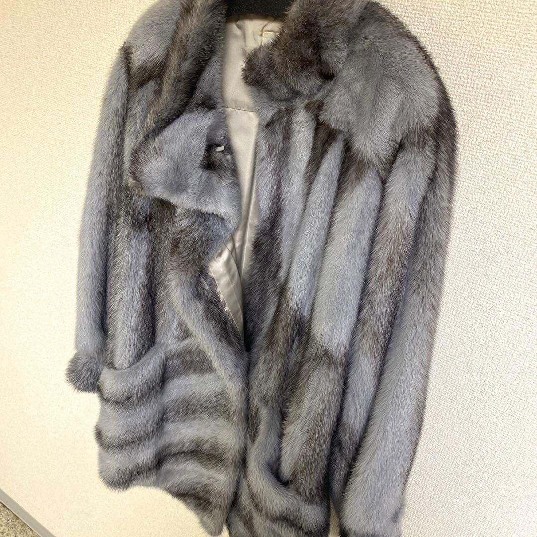 グレー 毛皮コート ボタン付き