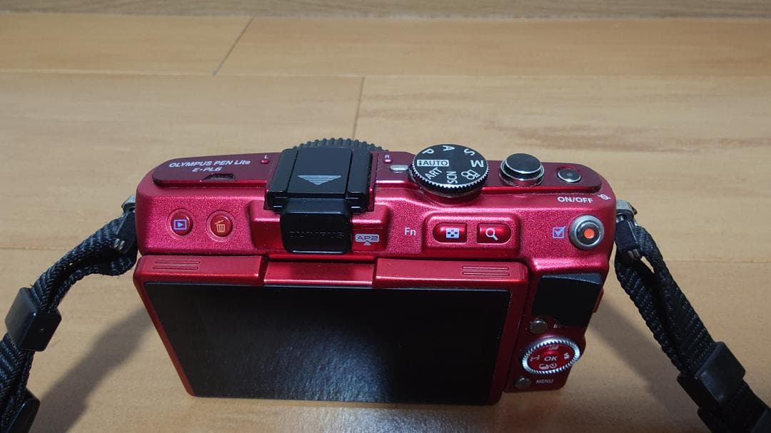 【ジャンク品】Olympus E-PL6 ミラーレスカメラ レッド+レンズ２本