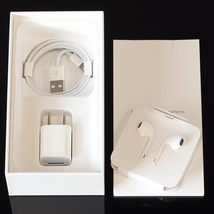 【極美品】iPhone SE（第2世代）/128GB/SIMフリー/黒/元箱あり