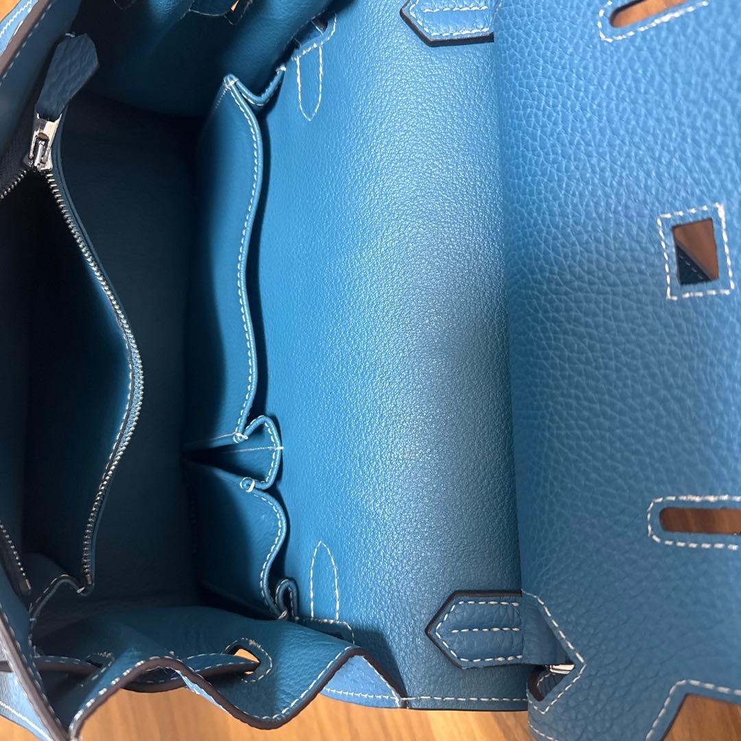 青いレザーショルダーバッグ 鍵付き