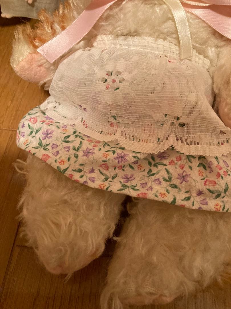 ラシュトンラバーフェイスうさぎちゃん。 レースの衣装付き