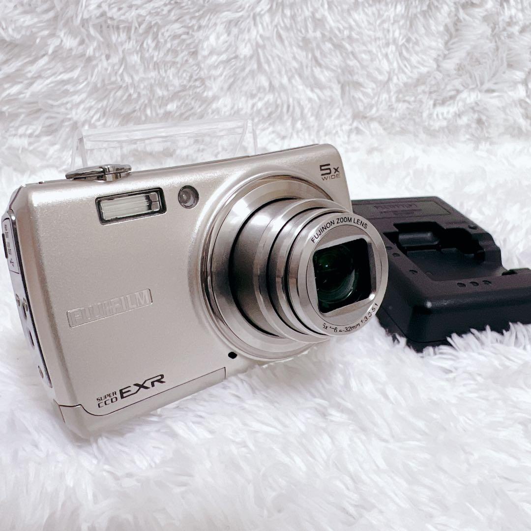 動作品 FUJIFILM FinePix F200 EXR シルバー