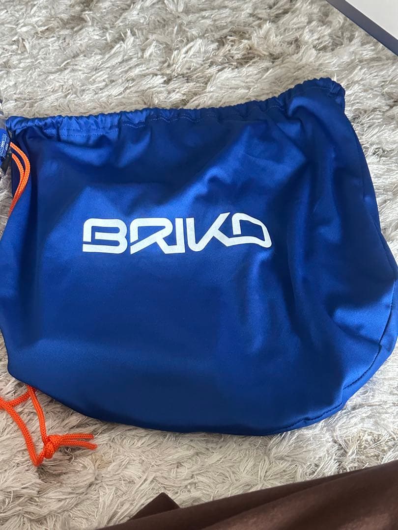 最終値下げ)ブリコ　ヘルメット　ボルケーノレッドブル　スキー