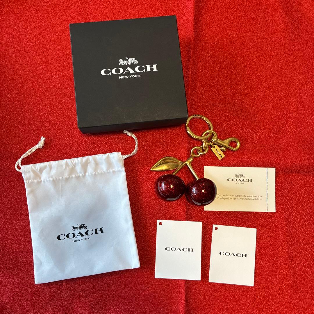 新品　コーチcoach チェリー バッグ チャーム　箱付き　税・送料込