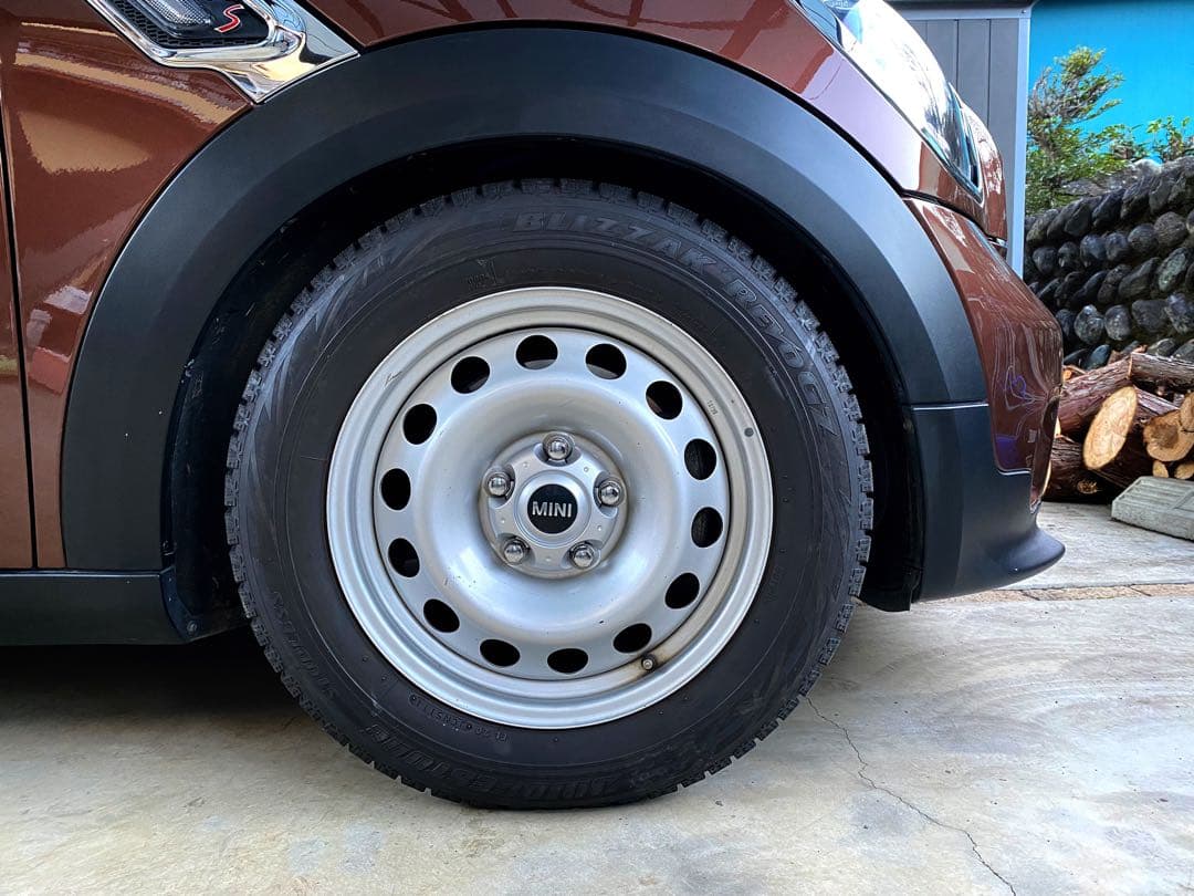 R60 ミニ クロスオーバー 16インチ 純正スチールホイール + スタッドレス
