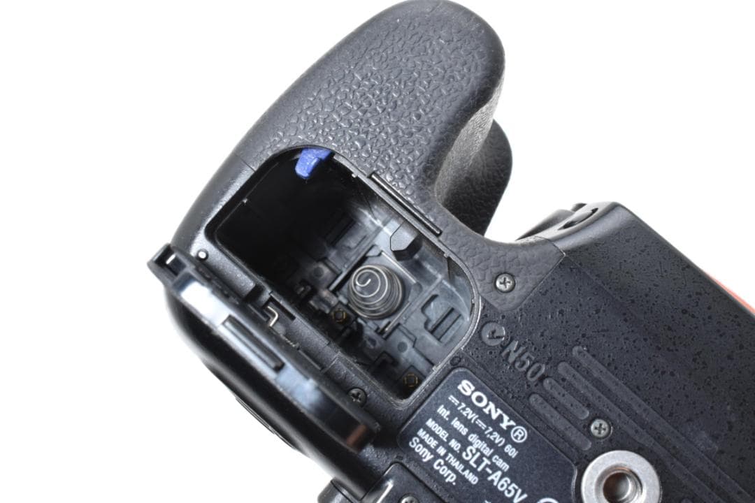 【通電確認済み】 SONY ソニー α65 デジタルカメラ 現状品 カメラ