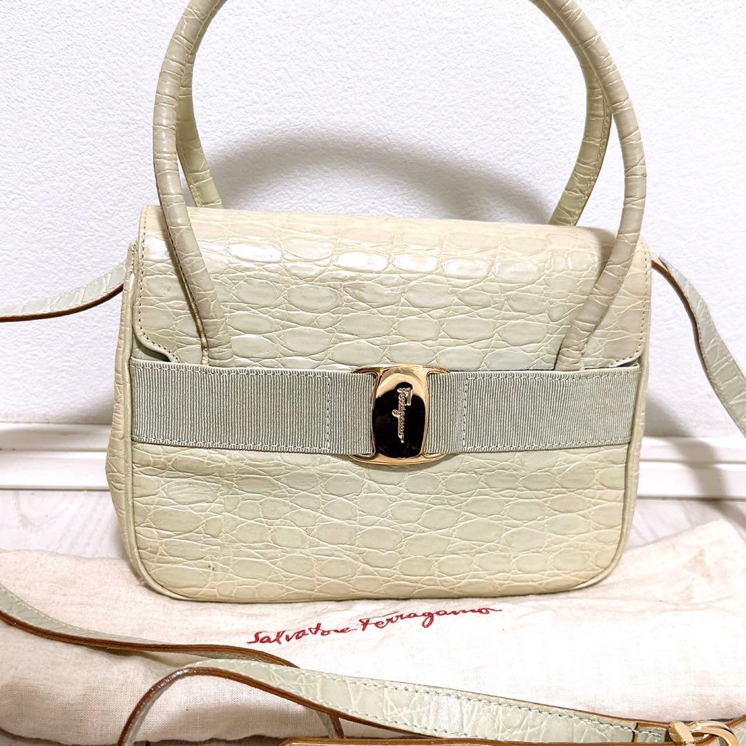 《美品》Ferragamo(フェラガモ)2wayバッグ　レザー　ヴァラ