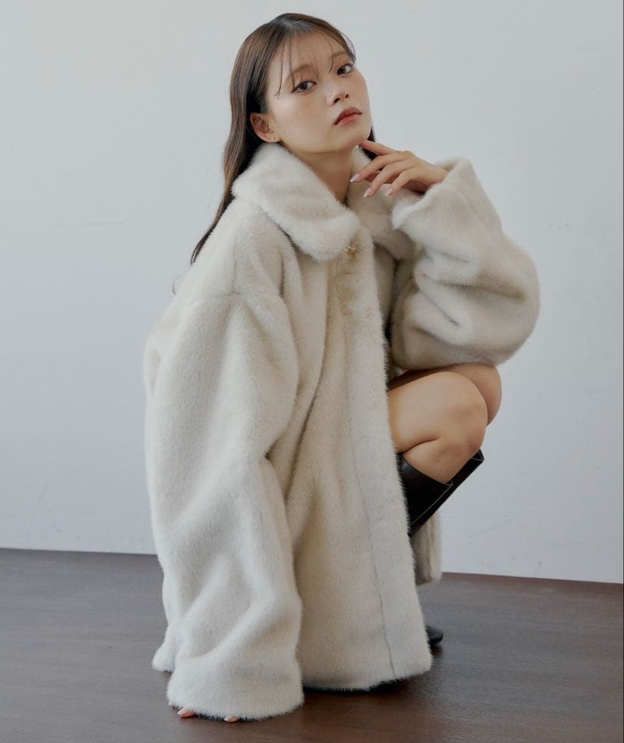 chico 金釦ミディアム丈ファーコート