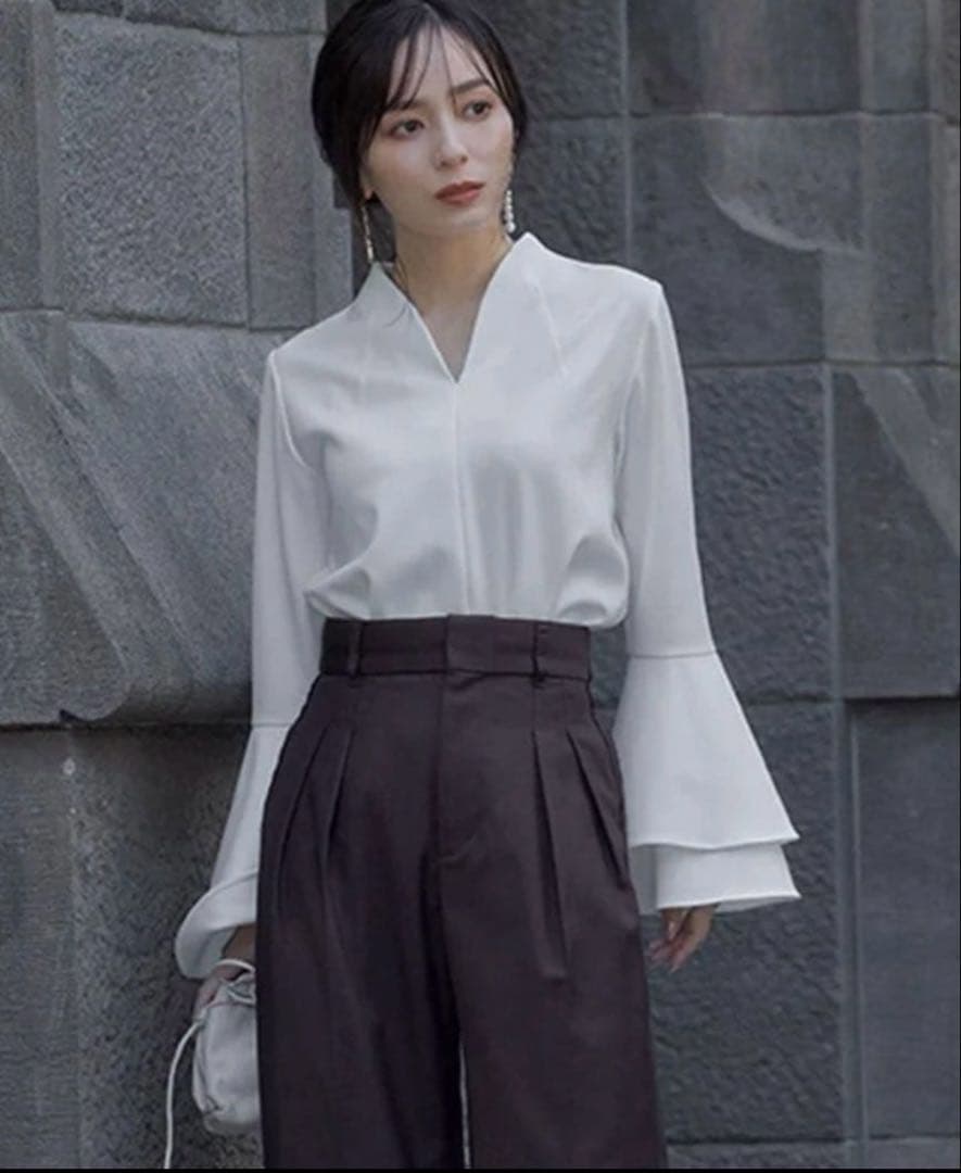 アニュアンス　ラッフルスリーブブラウス