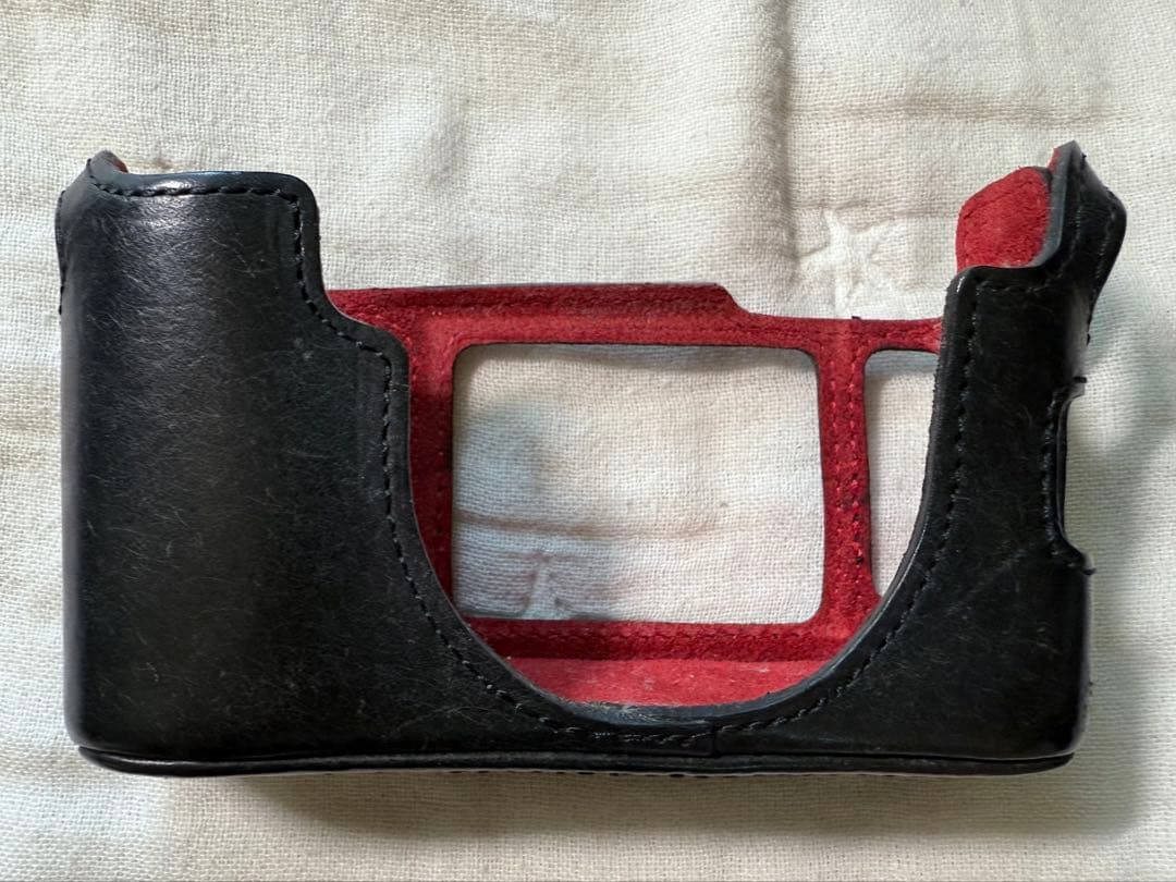 Fujifilm X100 デジタルカメラ ボディスーツ、レザーストラップ他