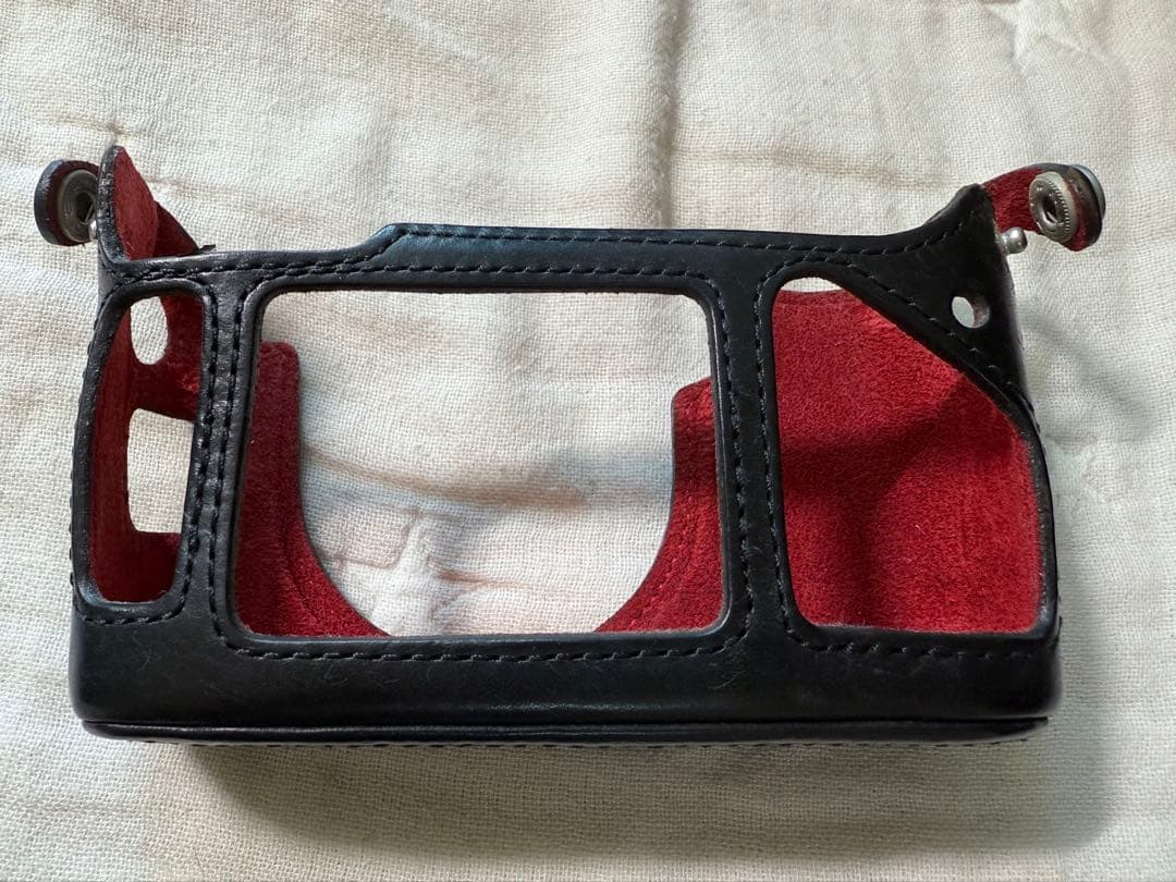 Fujifilm X100 デジタルカメラ ボディスーツ、レザーストラップ他