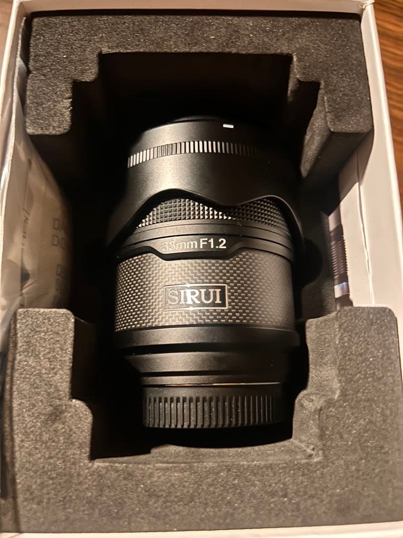 】SIRUI 33mm F1.2 Sniper Series レンズ　apsc