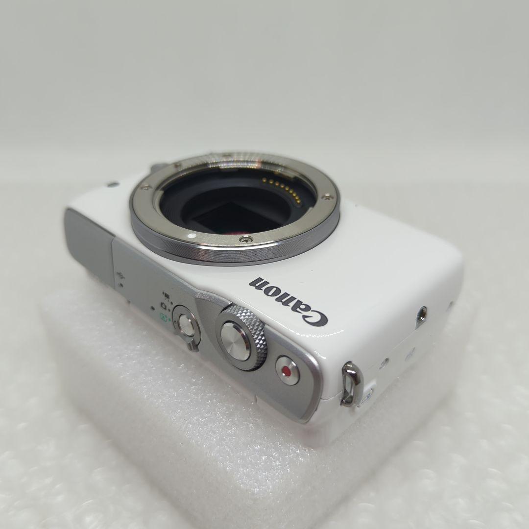 【美品】Canon EOS M10 ダブルズームキット ホワイト ミラーレス一眼