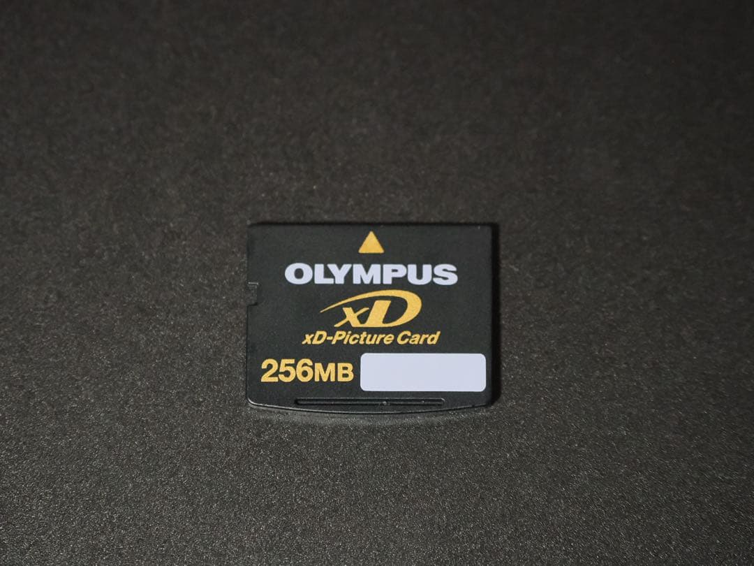 OLYMPUS ミューミニxDカード256MB・電池・充電器付き　デジタルカメラ