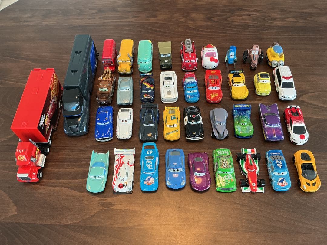 カーズトミカ34台セット（トレーラー付き）とトミカ4台