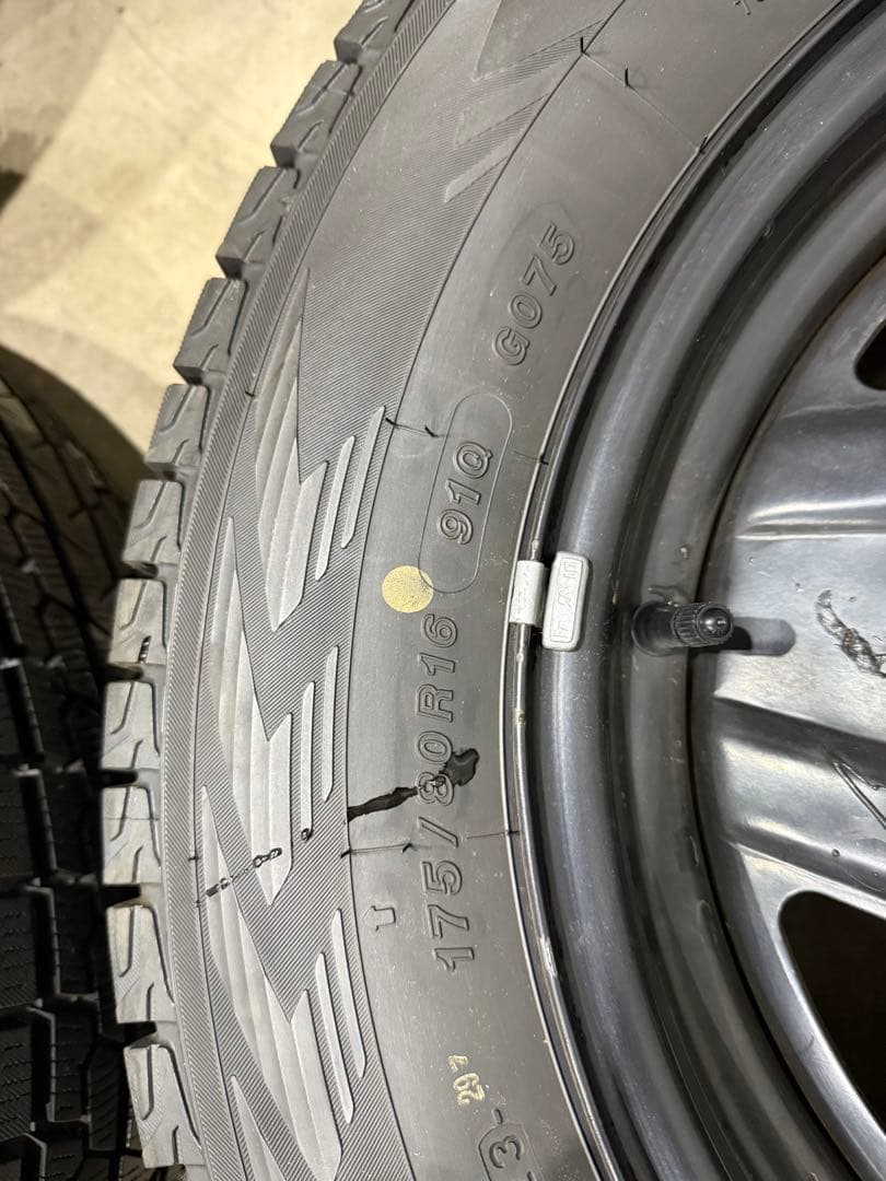 ジムニー YOKOHAMA 2023年製 スタッドレスタイヤ 4本セット