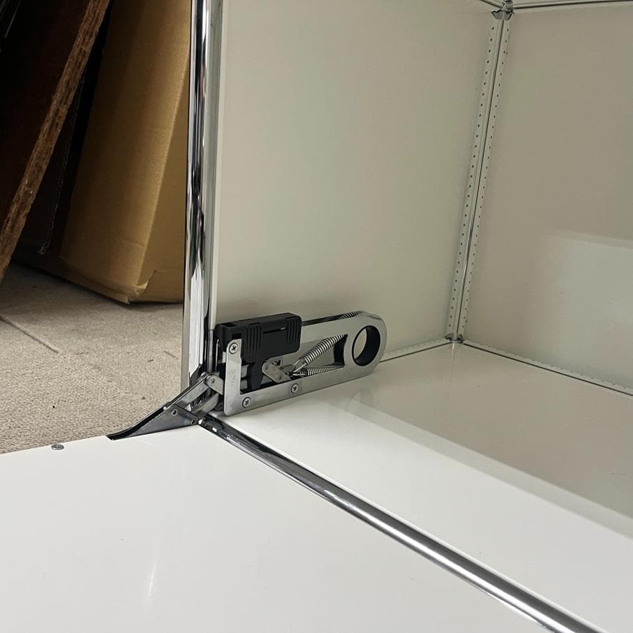 ★正規品★USMハラー 鍵付サイドボード ソフトクローズ仕様 白色