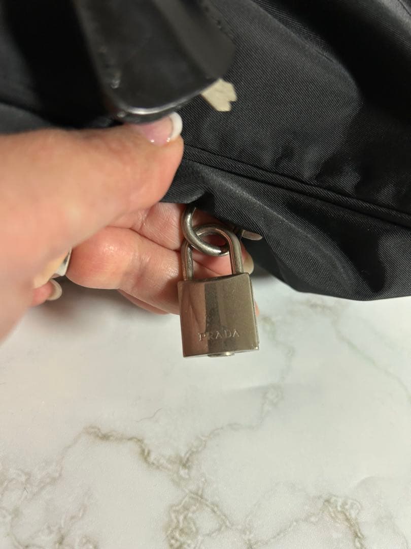 大幅お値下げ中！PRADA 黒 ナイロン ハンドバッグ