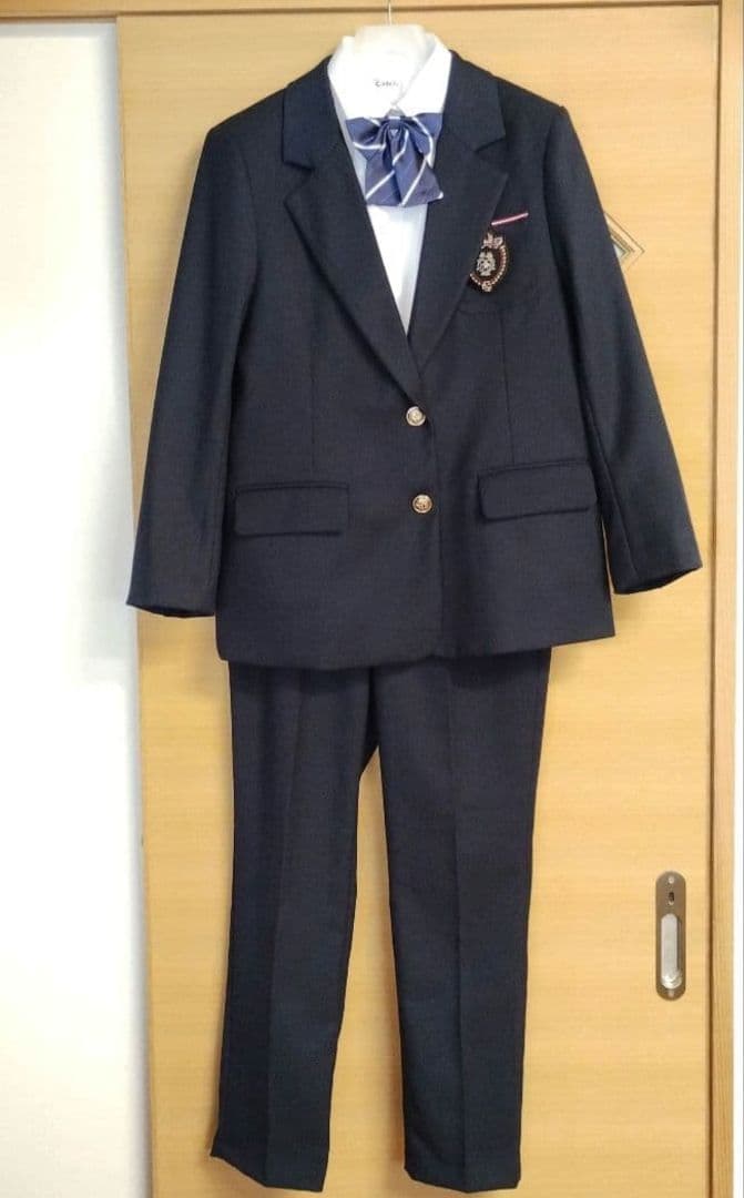☆emi-4mama☆プロフ必読！ 女の子パンツスーツ　ネイビー