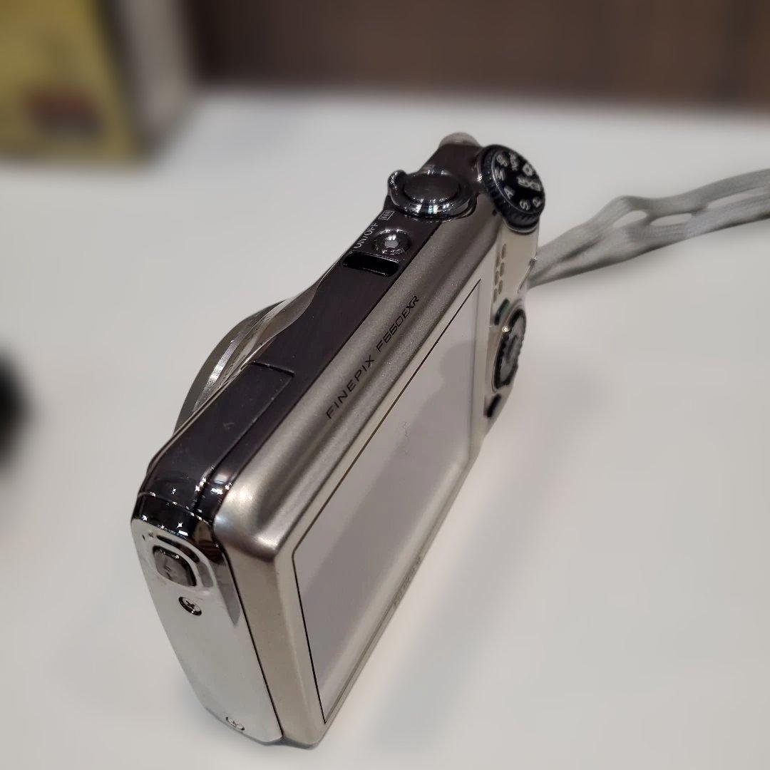 デジタルカメラ FUJIFILM FinePix F660EXR
