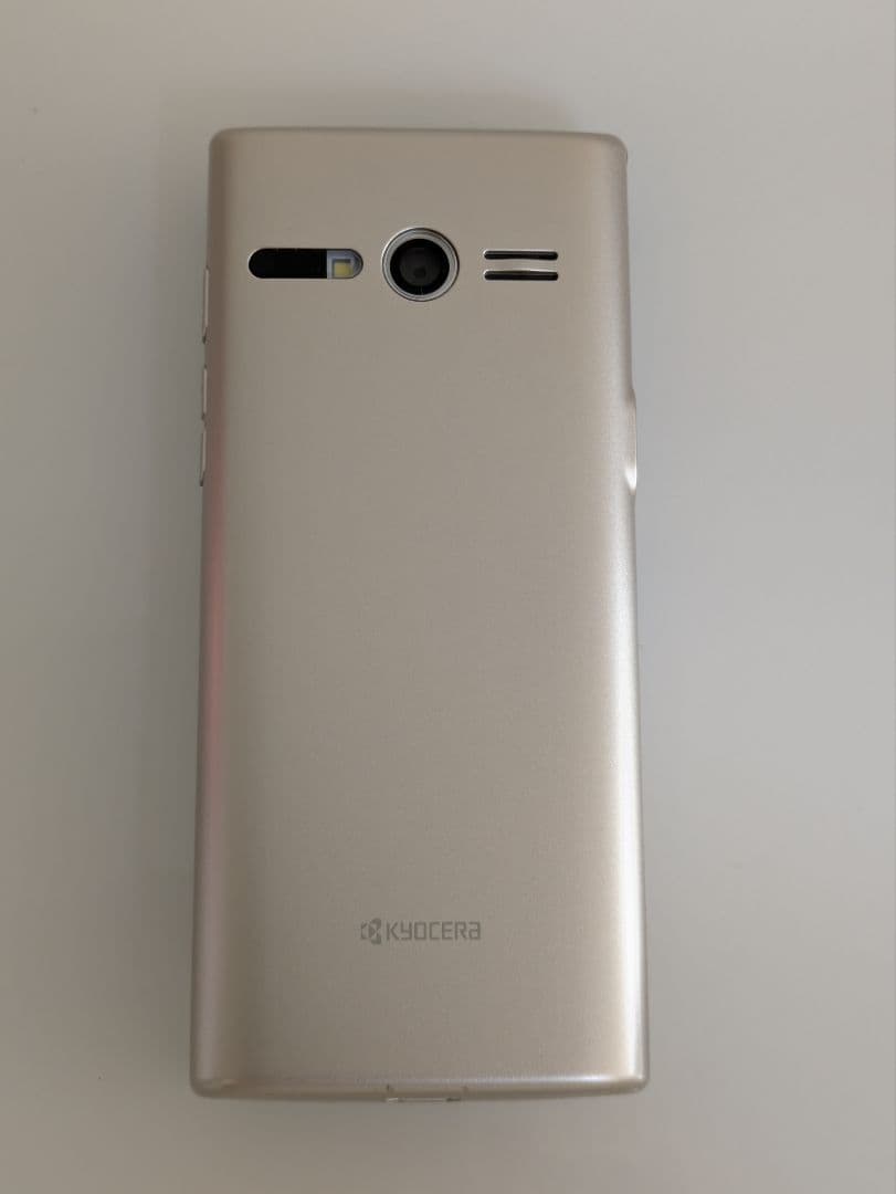 【美品】au簡単ケータイ KYF38本体シャンパンゴールド 充電器付き