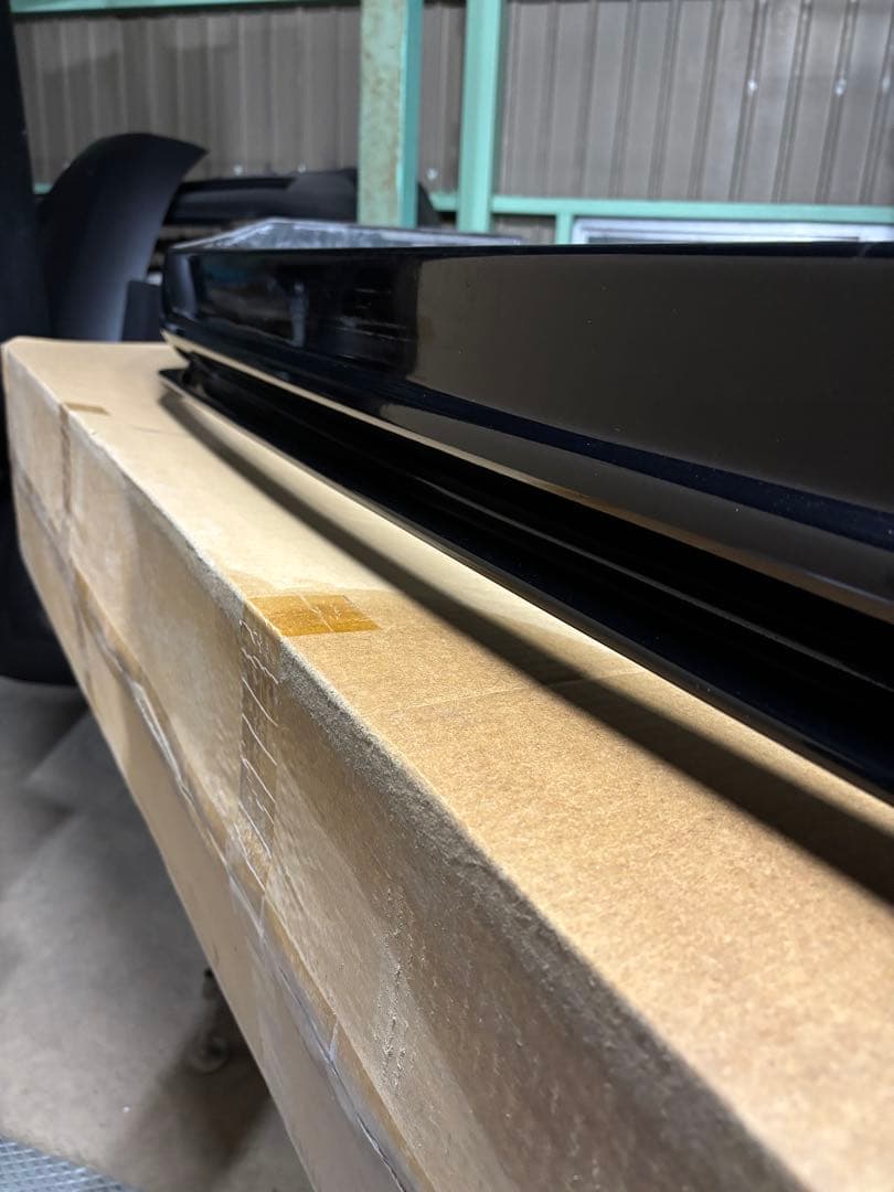 ハイエース　フリッパー一体型フロントリップスポイラー　エアロ　220塗装済み