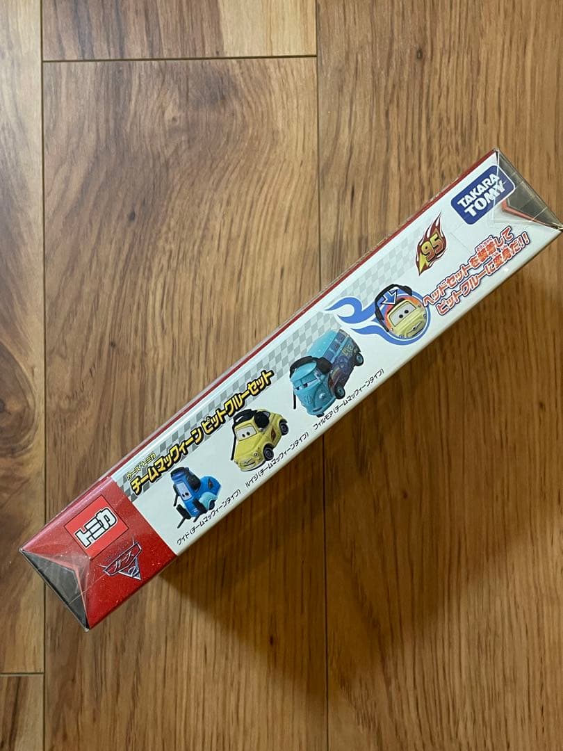 カーズ•トミカ　チームマックィーン　ピットクルーセット