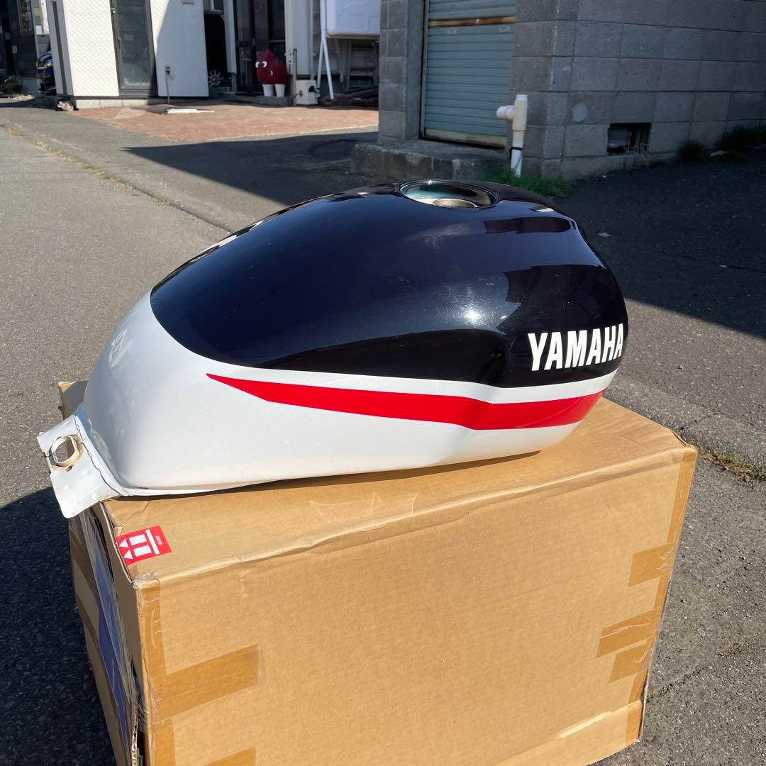 YAMAHA xjr1300 タンク エディ　ローソン　　黒/白/赤