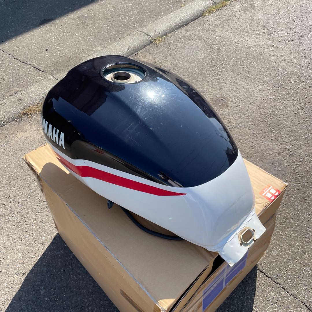 YAMAHA xjr1300 タンク エディ　ローソン　　黒/白/赤