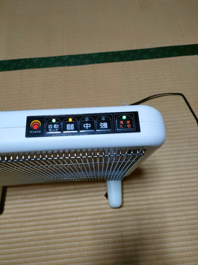 美品 サンルミエ エクセラ7 N700L-GR 遠赤外線 高級パネルヒーター　白