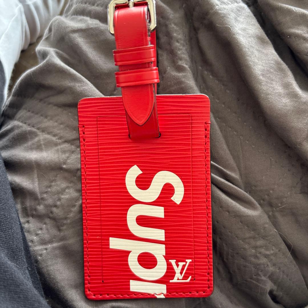 レ*オ様 ルイヴィトン エピ シュプリーム LVロゴ ネームタグ M67726