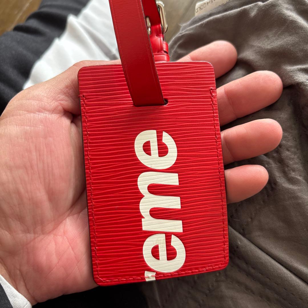 レ*オ様 ルイヴィトン エピ シュプリーム LVロゴ ネームタグ M67726