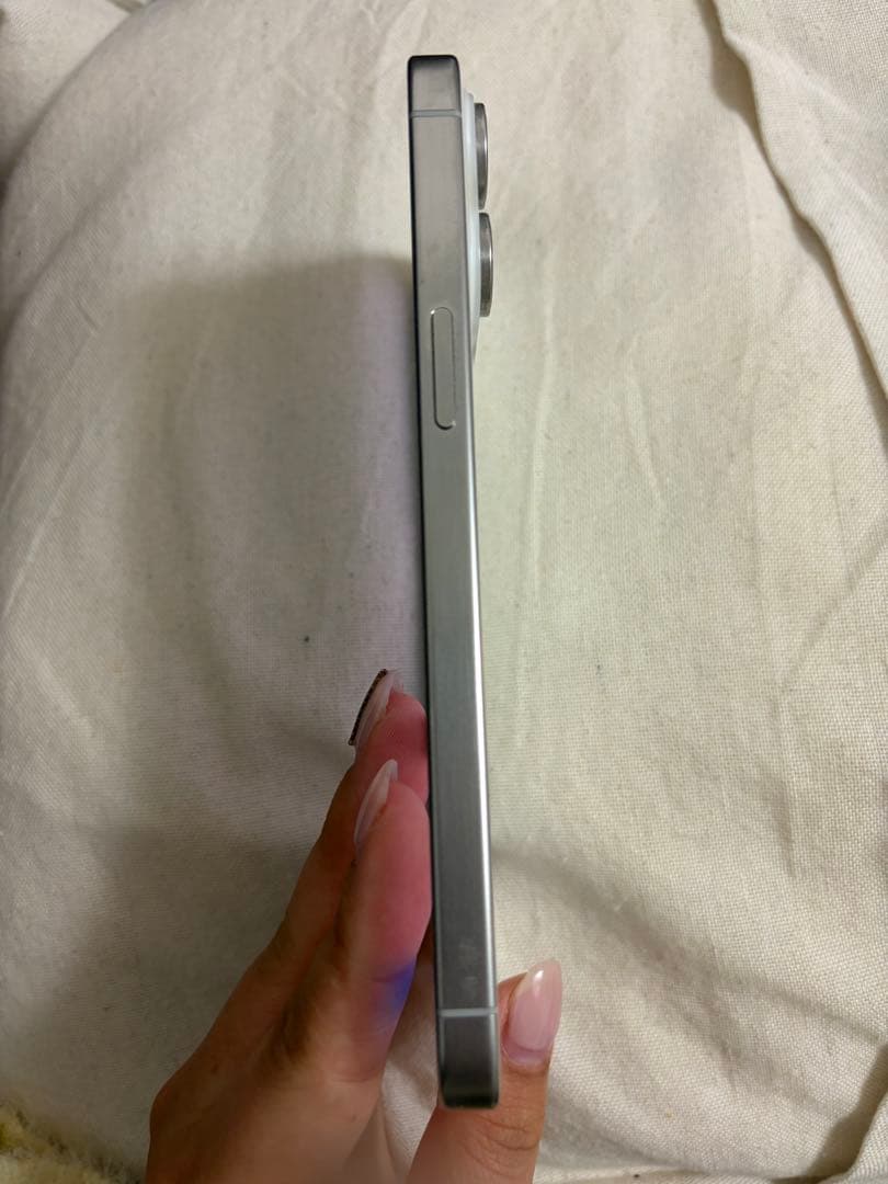 iPhone 15Pro Max 256GB ホワイトチタニウム本体　美品