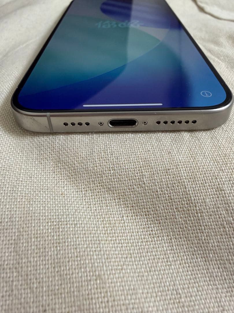 iPhone 15Pro Max 256GB ホワイトチタニウム本体　美品