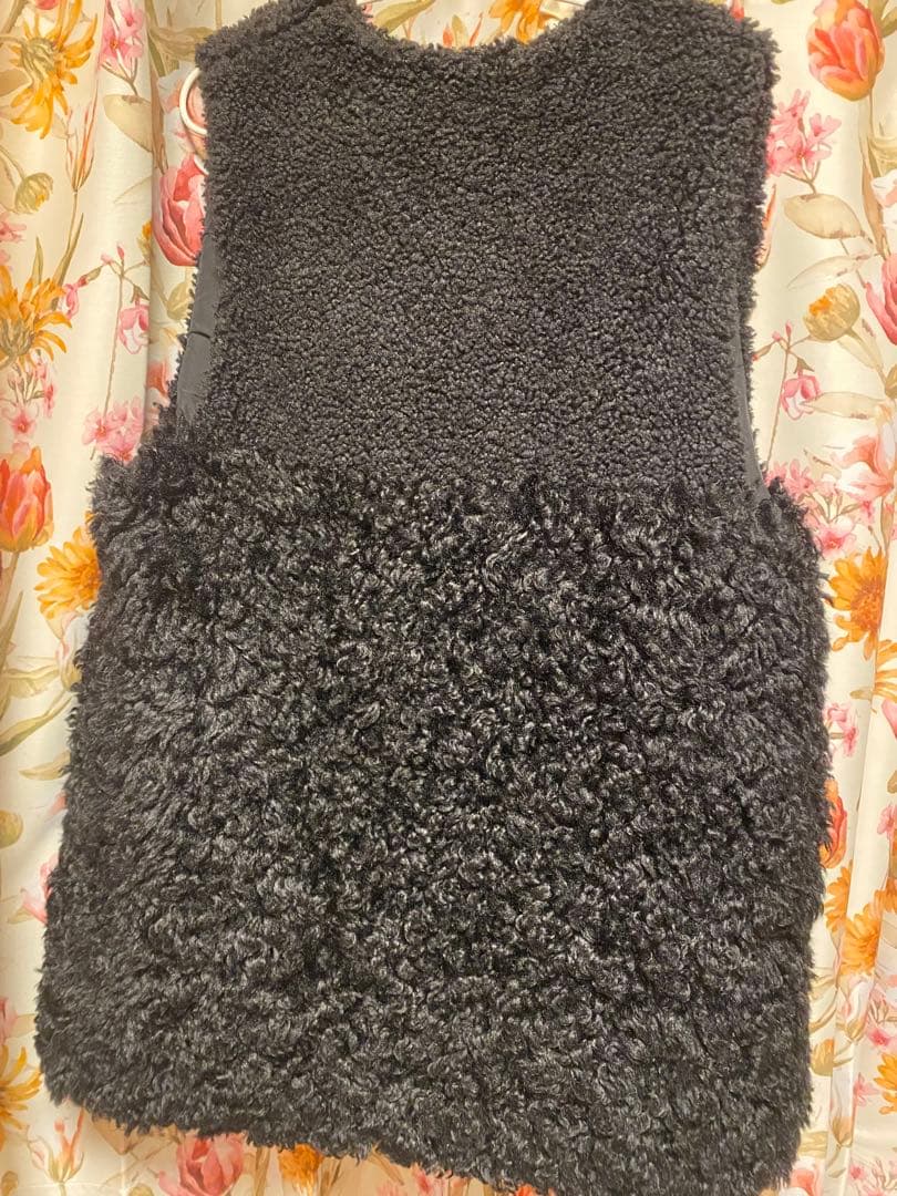 ブラックフェイクファー　ベスト