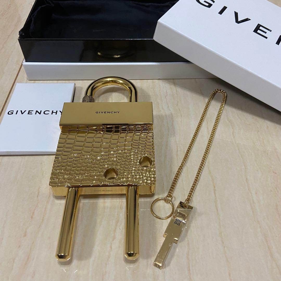 新品■定価12万GIVENCHY クロコダイルエフェクトメタルマキシパドロック