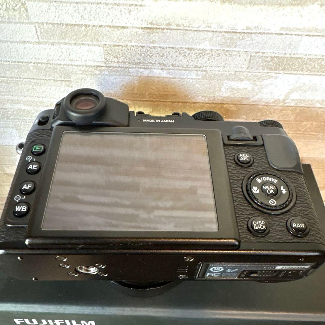 ✧*。希少品✧*。 FUJIFILM X10 中古 デジタルカメラ 箱あり
