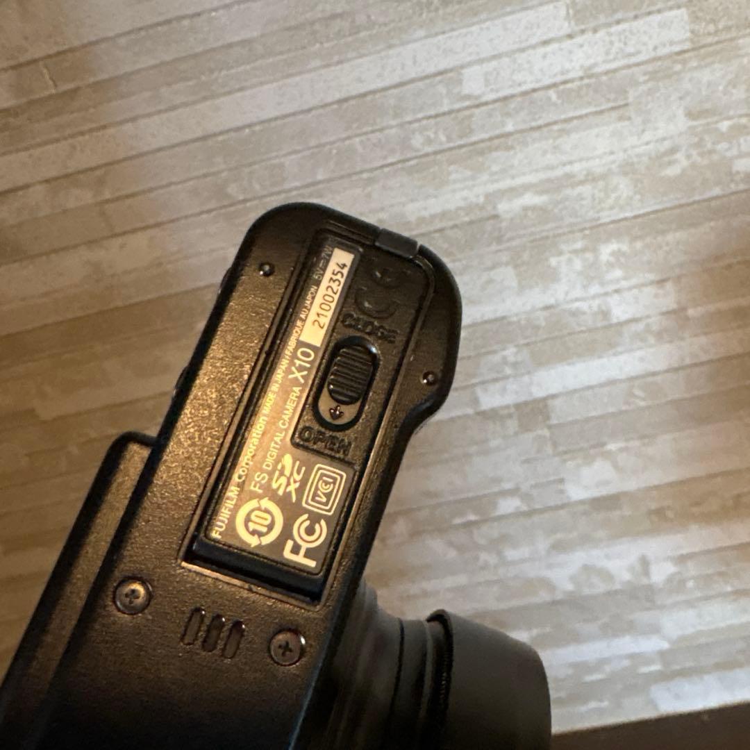 ✧*。希少品✧*。 FUJIFILM X10 中古 デジタルカメラ 箱あり
