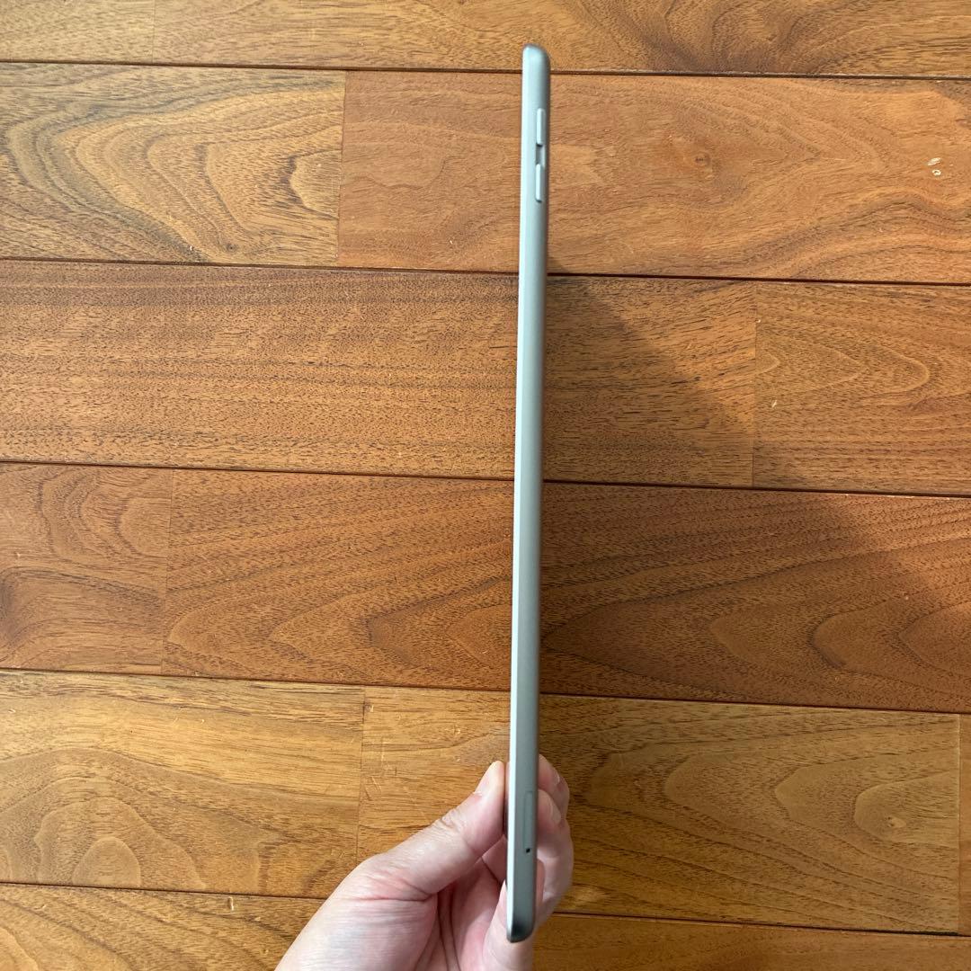 Apple iPad本体 第6世代 32GB